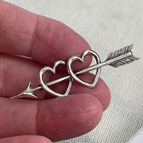 Vintage Beau Sterling double heart with arrow brooch - Picture 2 of 6